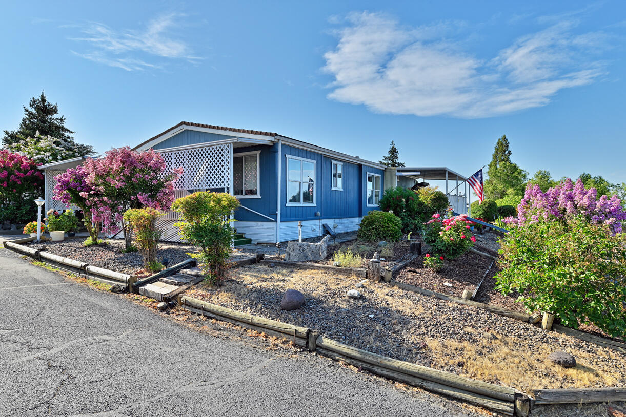 3955 South Stage Road, Unit 61 Medford, OR 97501 - Photo 1 of 20 Side View
