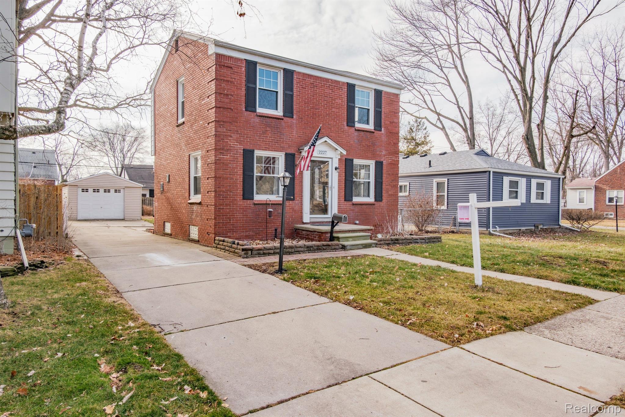 2227 Hampton Road Grosse Pointe, MI 48236 - Photo 4 of 32 Gallery Image 4