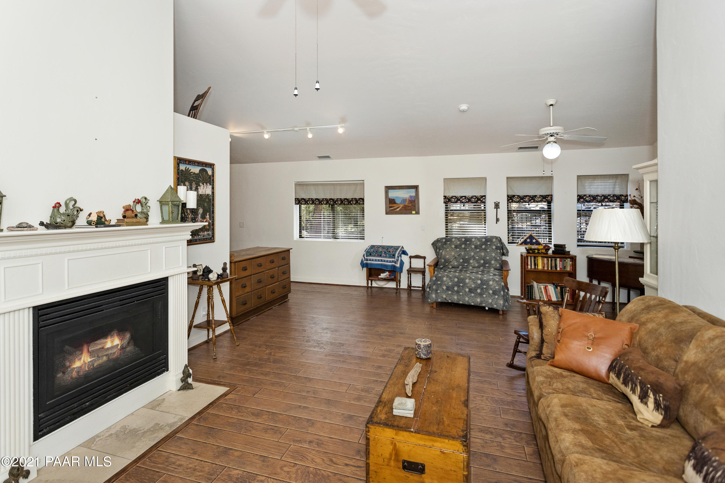 003_Living Room