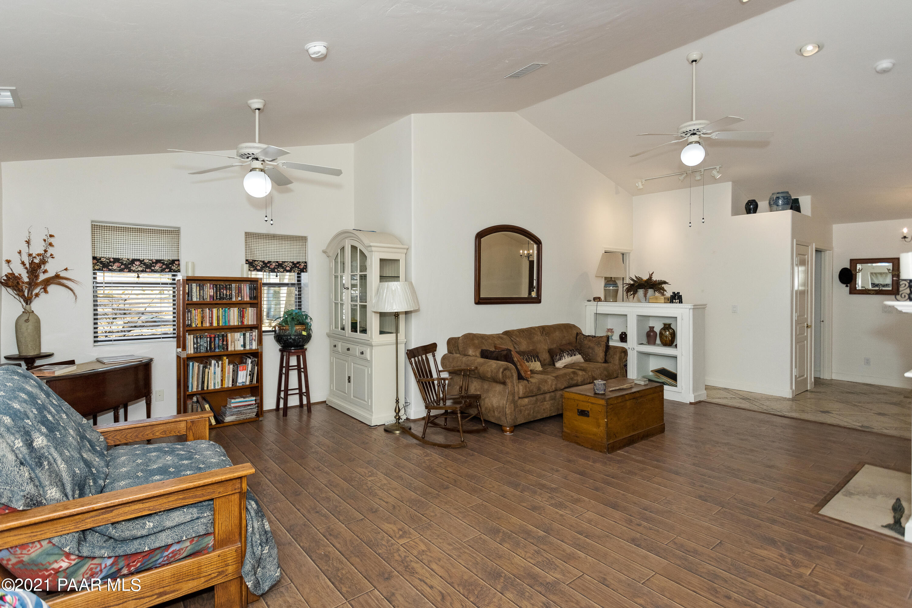 005_Living Room