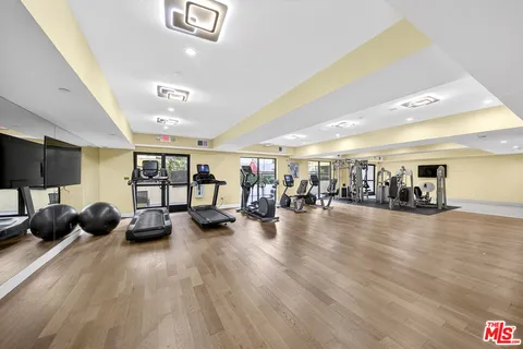 $780,000 | 2939 Leeward Avenue, Unit 403, Los Angeles, CA 90005