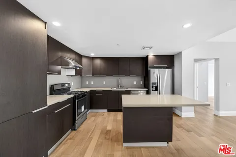 $780,000 | 2939 Leeward Avenue, Unit 403, Los Angeles, CA 90005