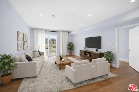 $780,000 | 2939 Leeward Avenue, Unit 403, Los Angeles, CA 90005