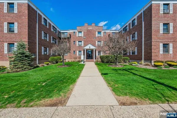 $259,000 | 241 East Main Street, Unit 2B, Bergenfield, NJ 07621