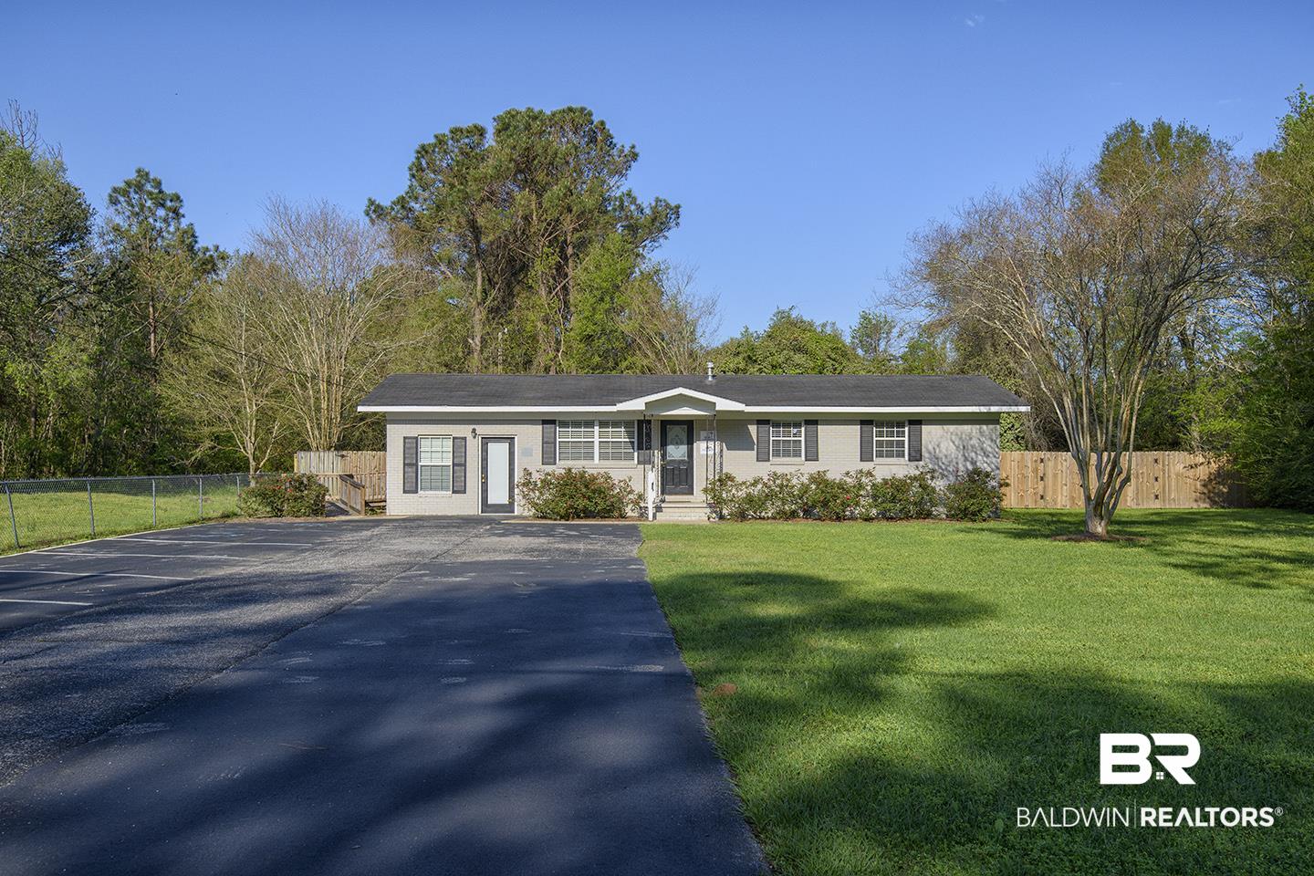 19009 State Highway 181 Fairhope, AL 36532 - Photo 2 of 28 Well Maintained Lawn