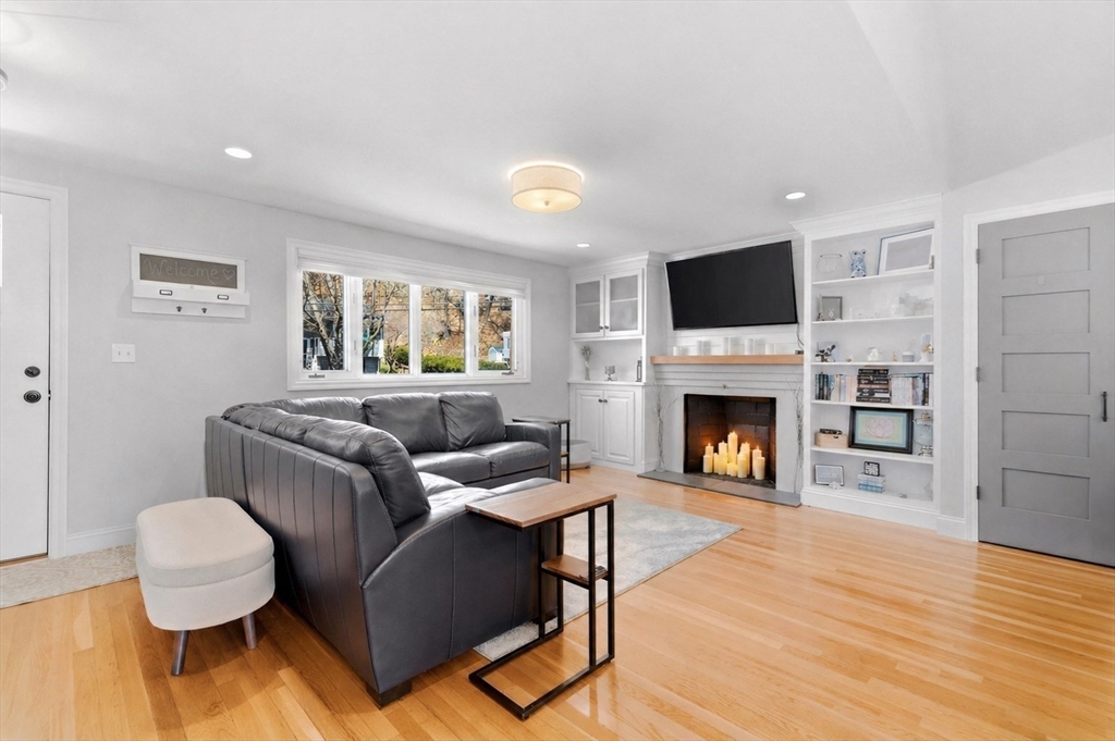 22 Mountain Road Burlington, MA 01803 - Photo 6 of 23 Gallery Image 6