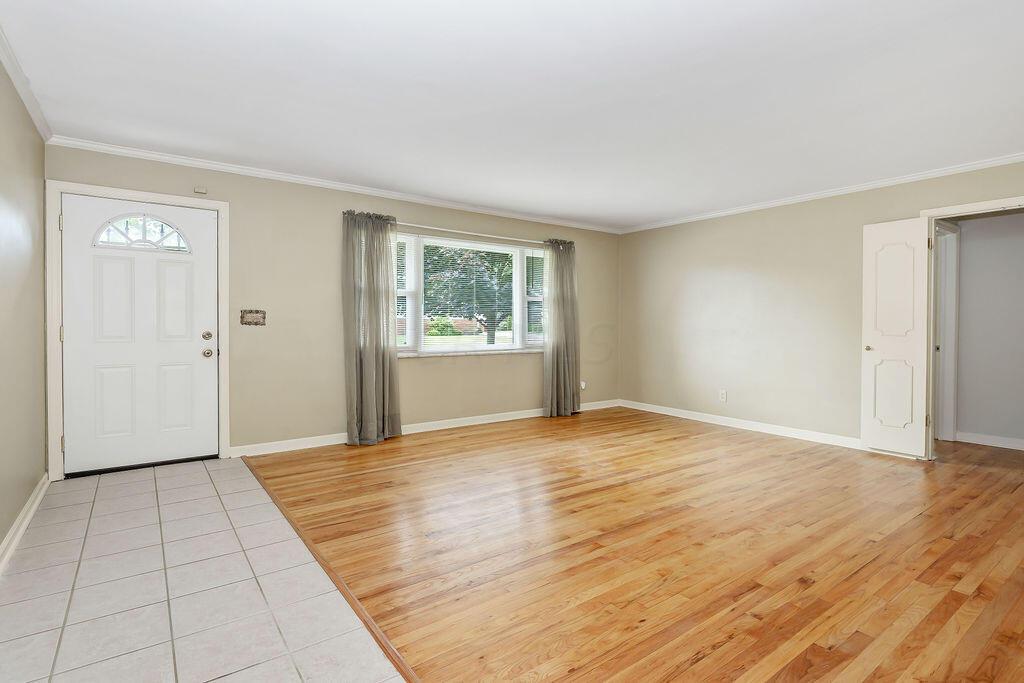 918 Farnham Road Columbus, OH 43220 - Photo 10 of 77 Living Room