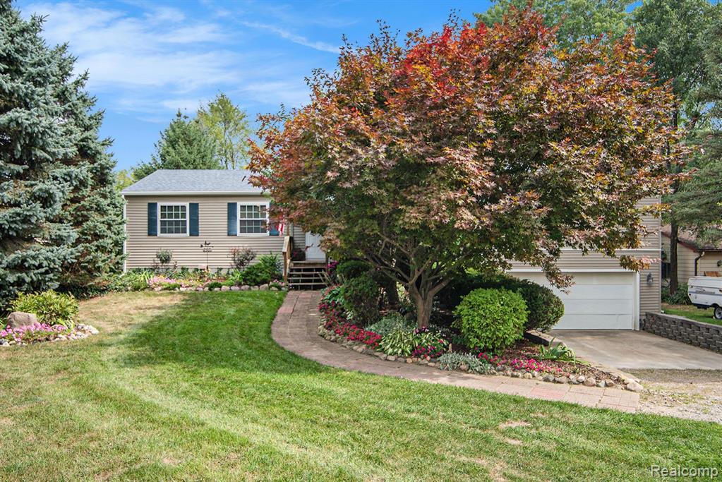 11432 Crosby Road Fenton, MI 48430 - Photo 3 of 28