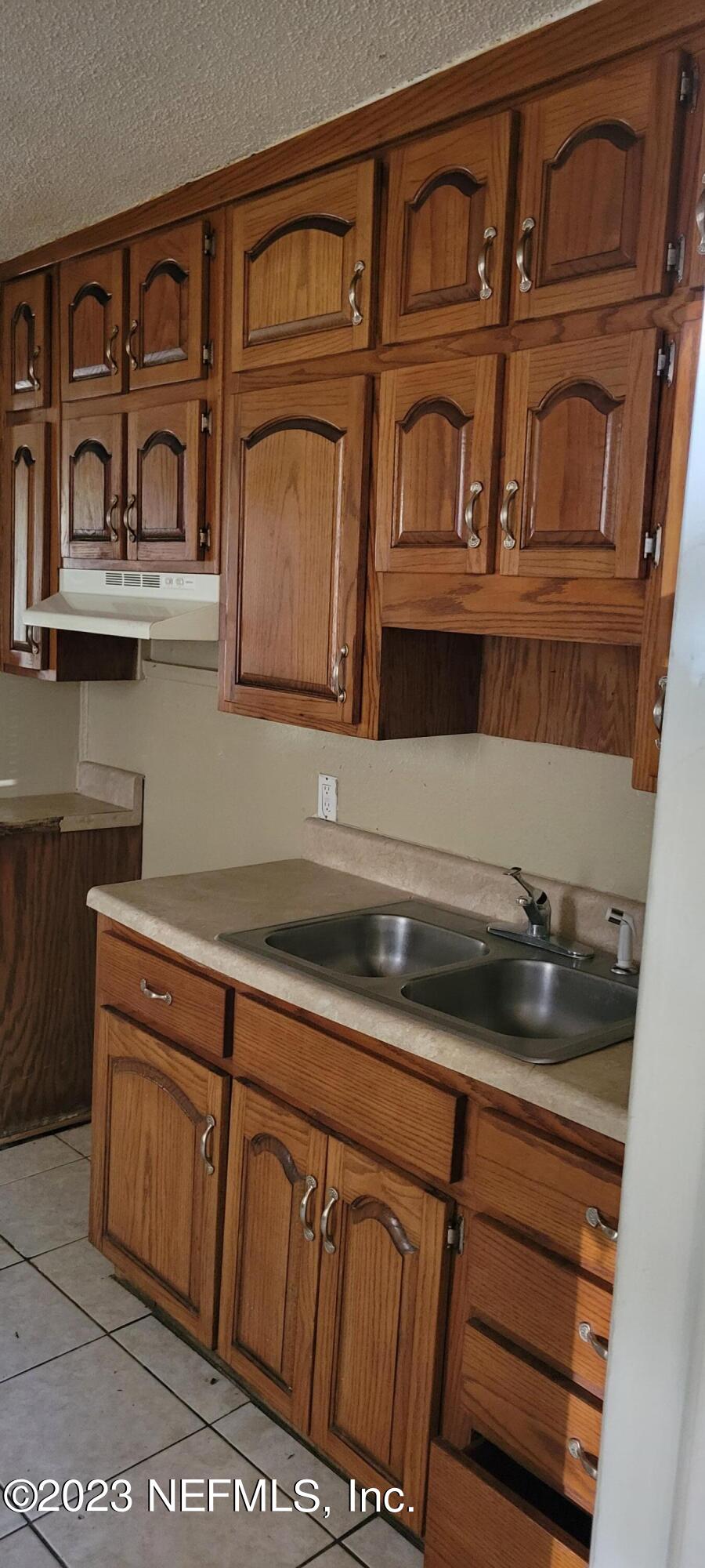 4069 Walnut Street Jacksonville, FL 32206 - Photo 7 of 14 a close view of a dresser
