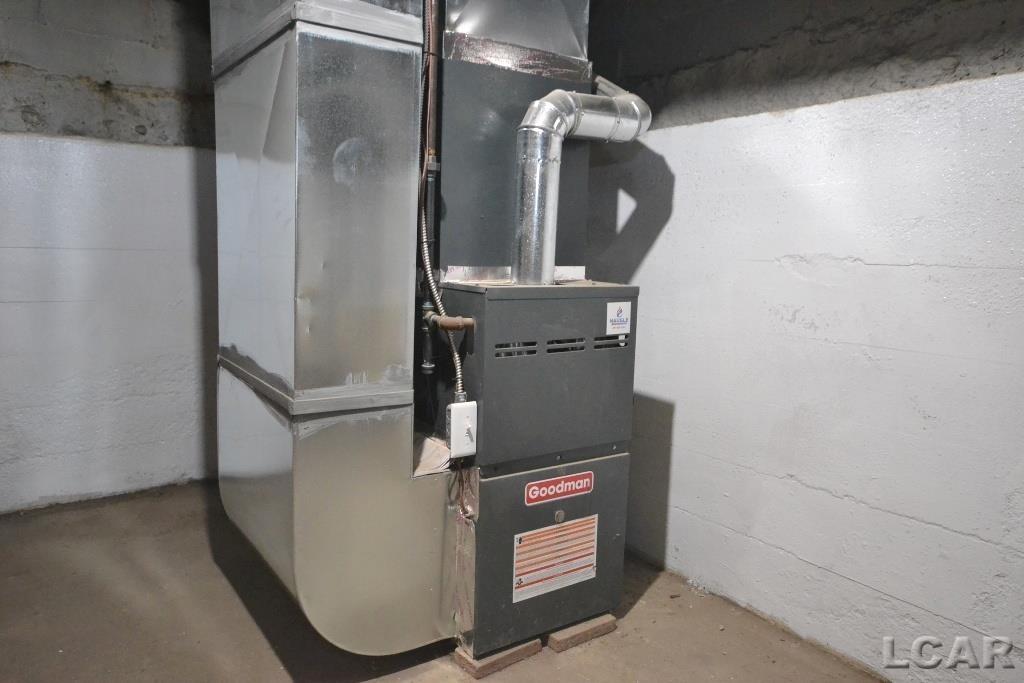 307 West Russell Road Tecumseh, MI 49286 - Photo 14 of 19 50164327-b9dfb9f6-a488-4187-86e9-44515fe88c3e.JPG