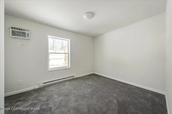 $2,100 | 2460 Winding Way, Tobyhanna, PA 18466