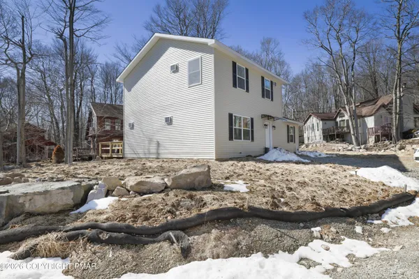 $2,100 | 2460 Winding Way, Tobyhanna, PA 18466