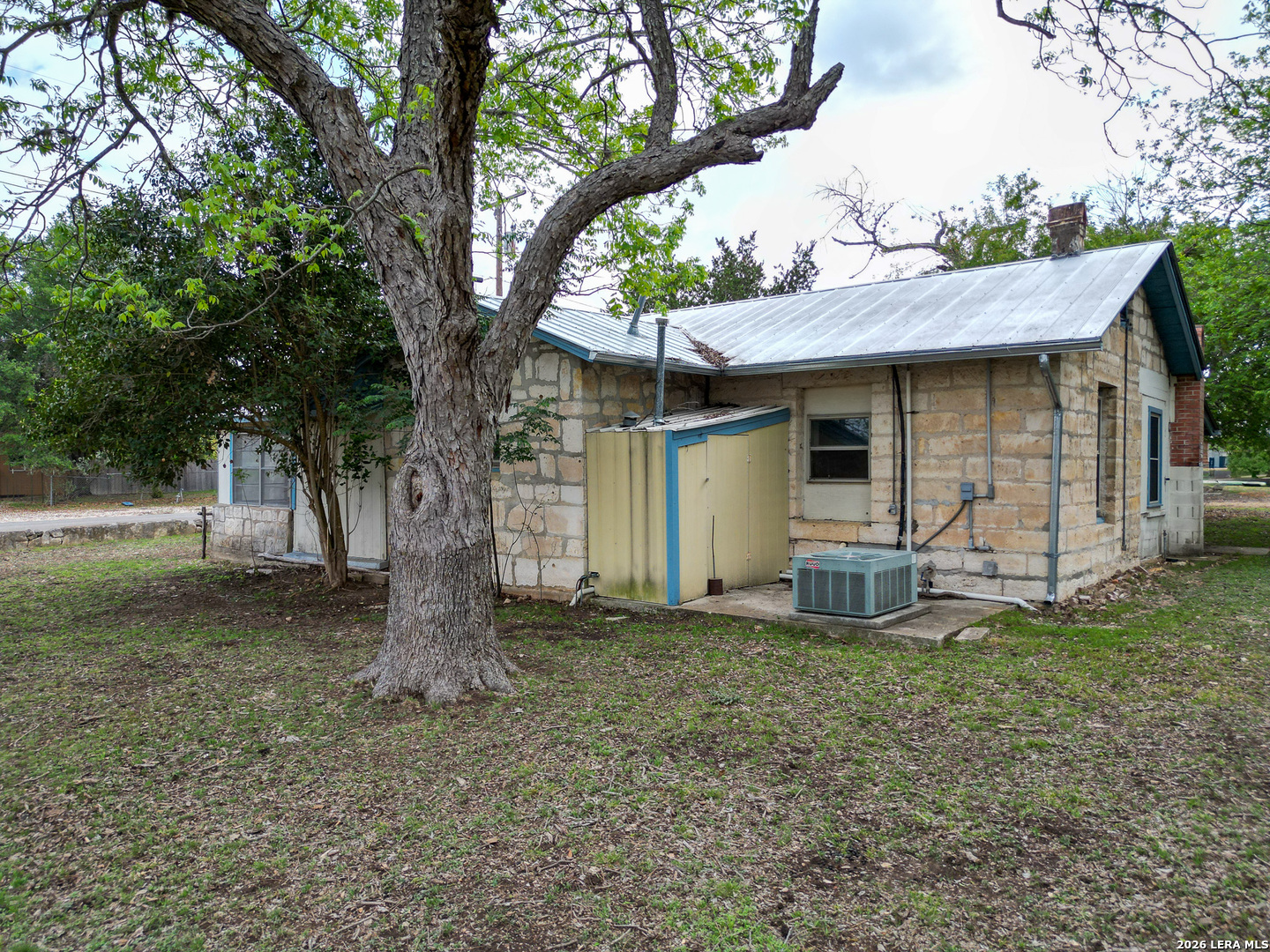 607 Hackberry Street Bandera, TX 78003 - Photo 16 of 28
