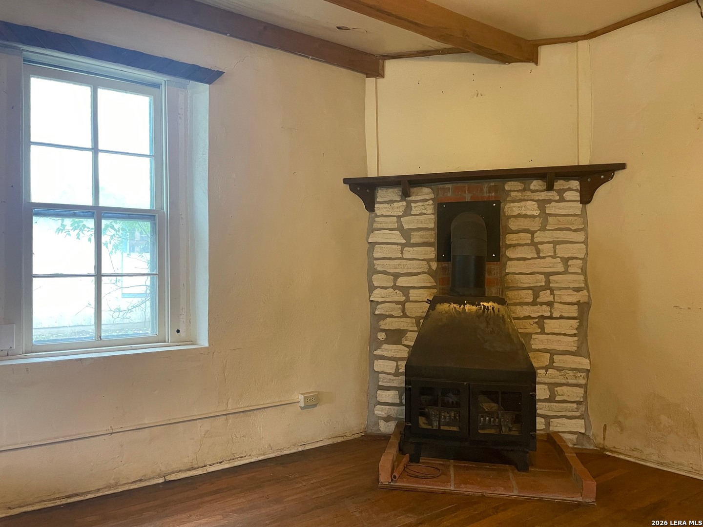 607 Hackberry Street Bandera, TX 78003 - Photo 8 of 28