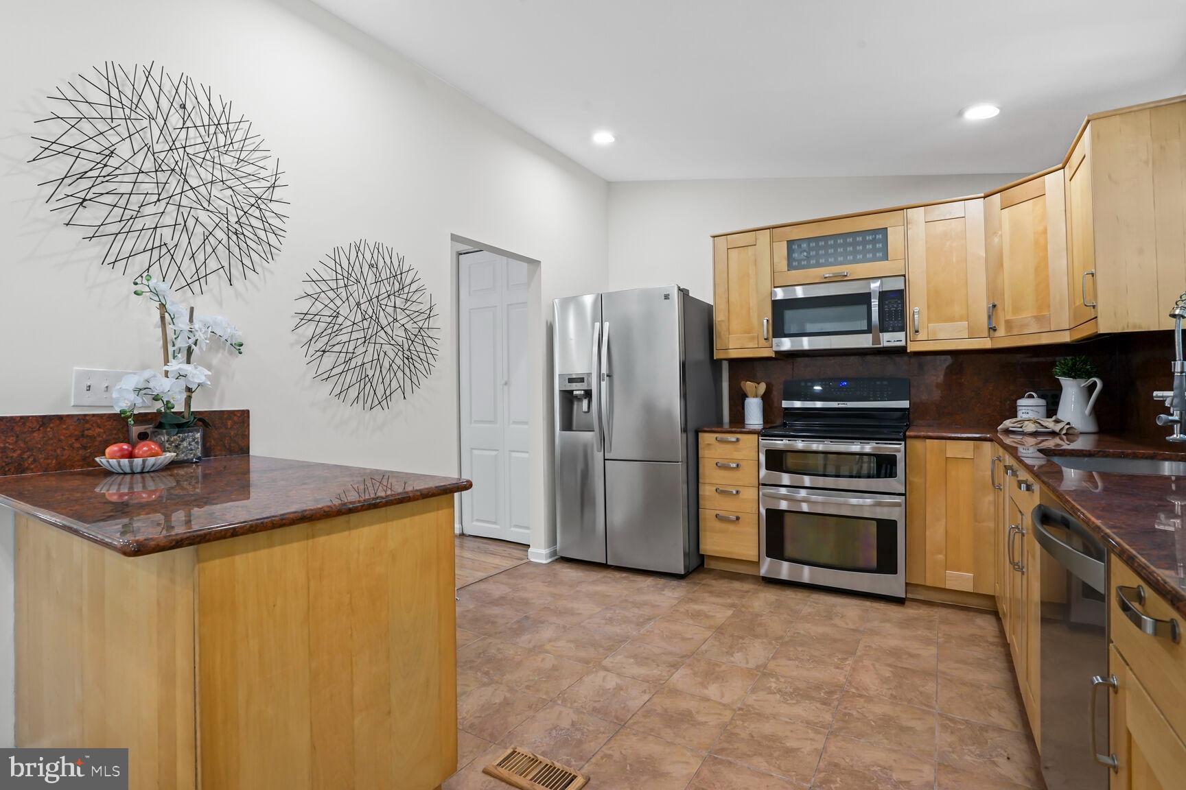 8374 Magic Leaf Road Springfield, VA 22153 - Photo 15 of 55 Gallery Image 15