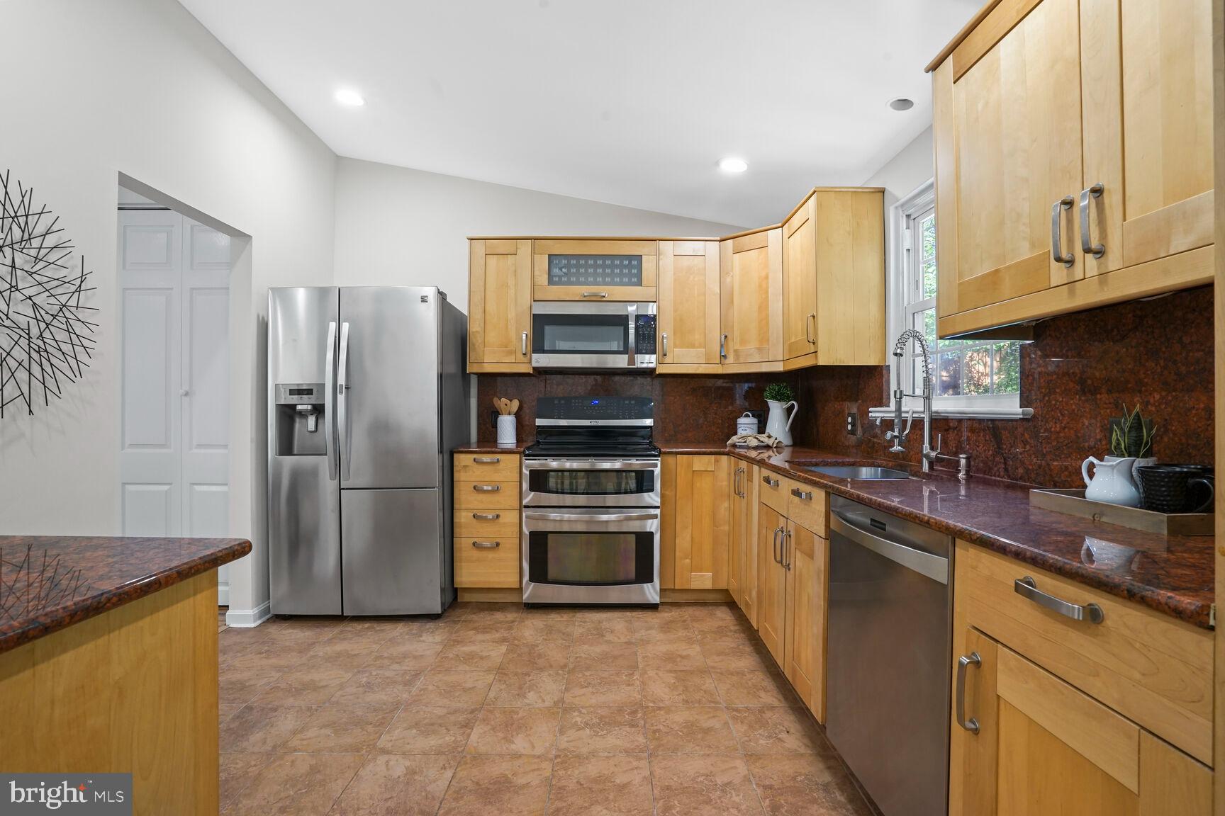 8374 Magic Leaf Road Springfield, VA 22153 - Photo 3 of 55 Gallery Image 3