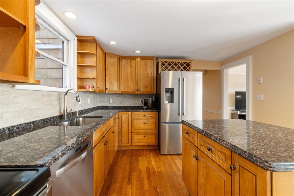 10 Bernard Street Lexington, MA 02420 - Photo 4 of 34