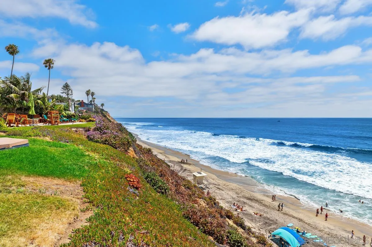 538 4th Street Encinitas, CA 92024 - Photo 4 of 31