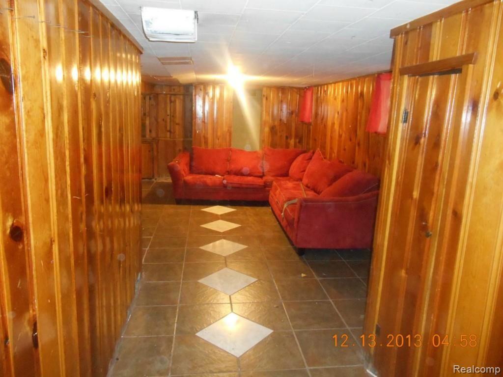 68 Stoner Street River Rouge, MI 48218 - Photo 9 of 11 DSCN1579.jpg