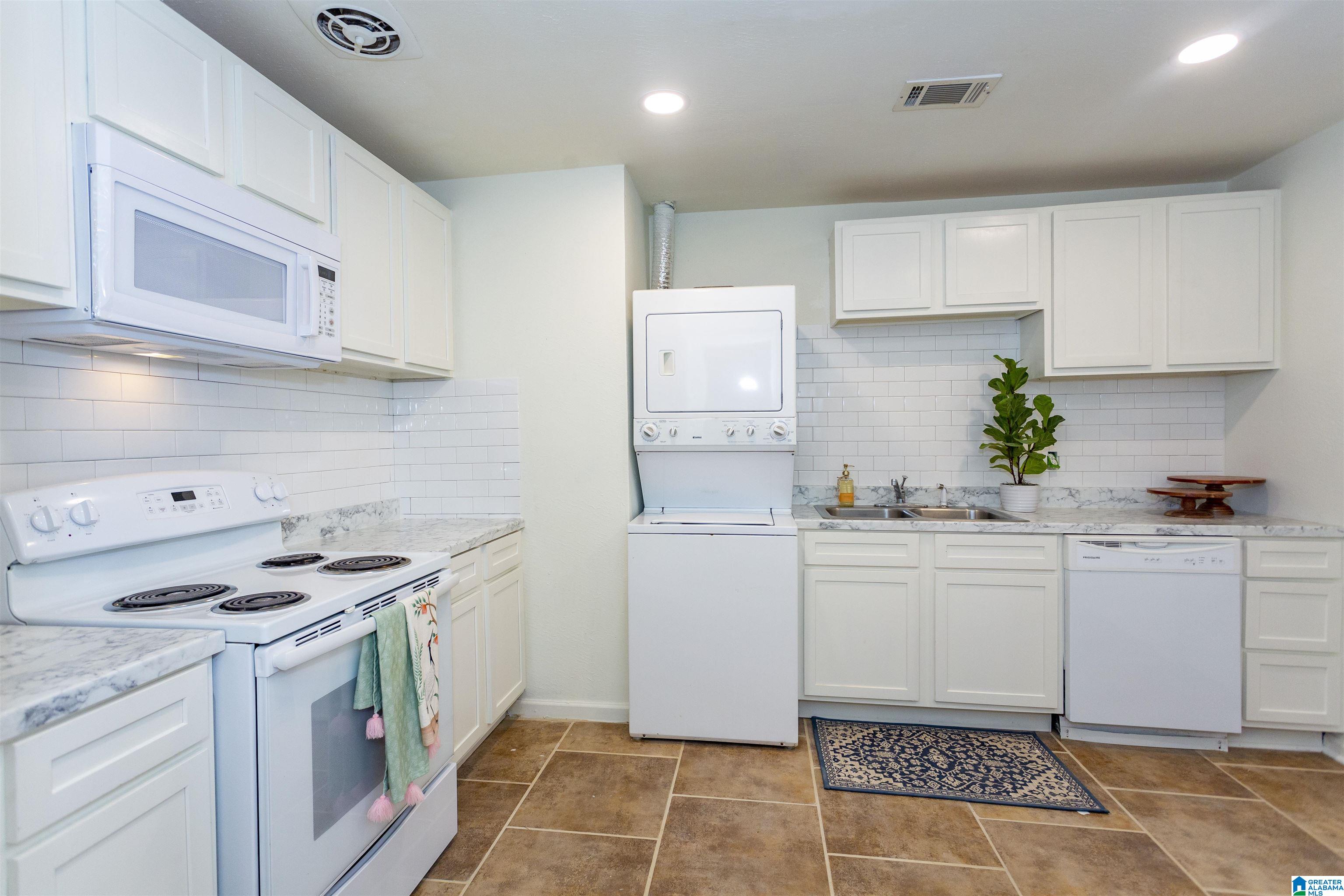 2140 Kelly Lane Birmingham, AL 35216 - Photo 13 of 37