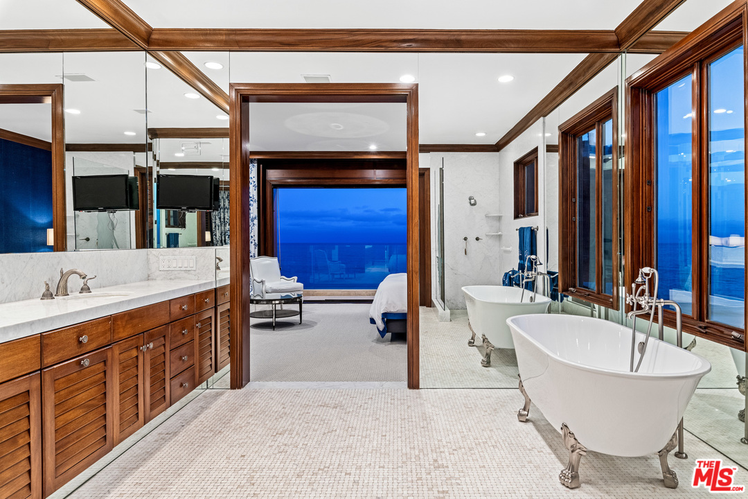 21848 Pacific Coast Highway Malibu, CA 90265 - Photo 40 of 44