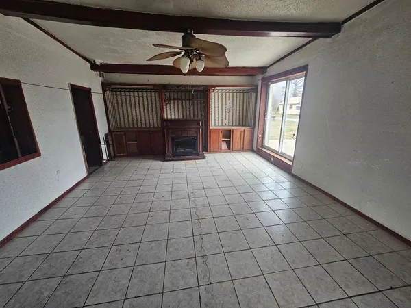 a view of entryway with a front door