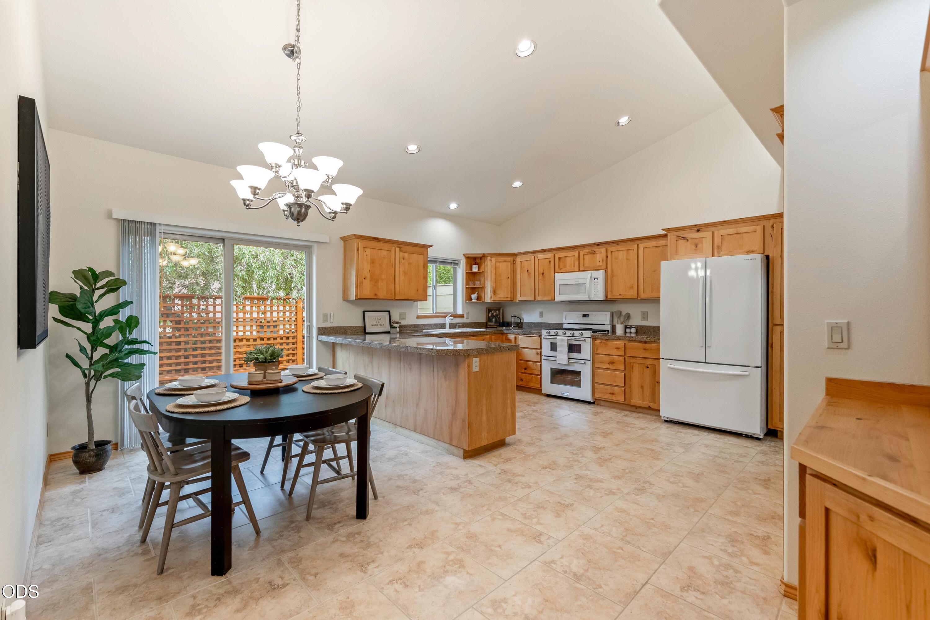1009 Southwest Crosscut Court Bend, OR 97702 - Photo 8 of 31