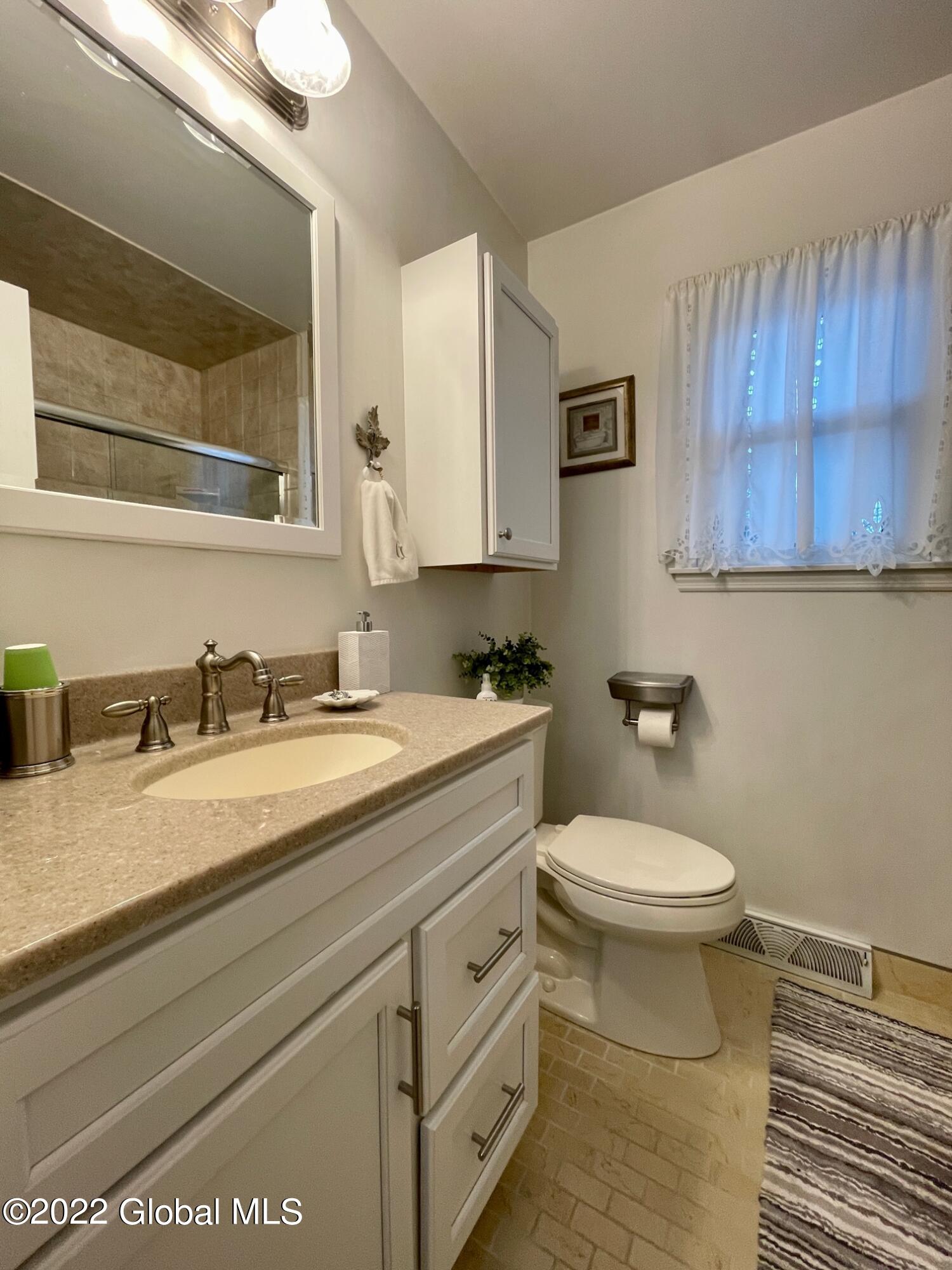 135 Putnam Road Schenectady, NY 12306 - Photo 22 of 35 Full Bath