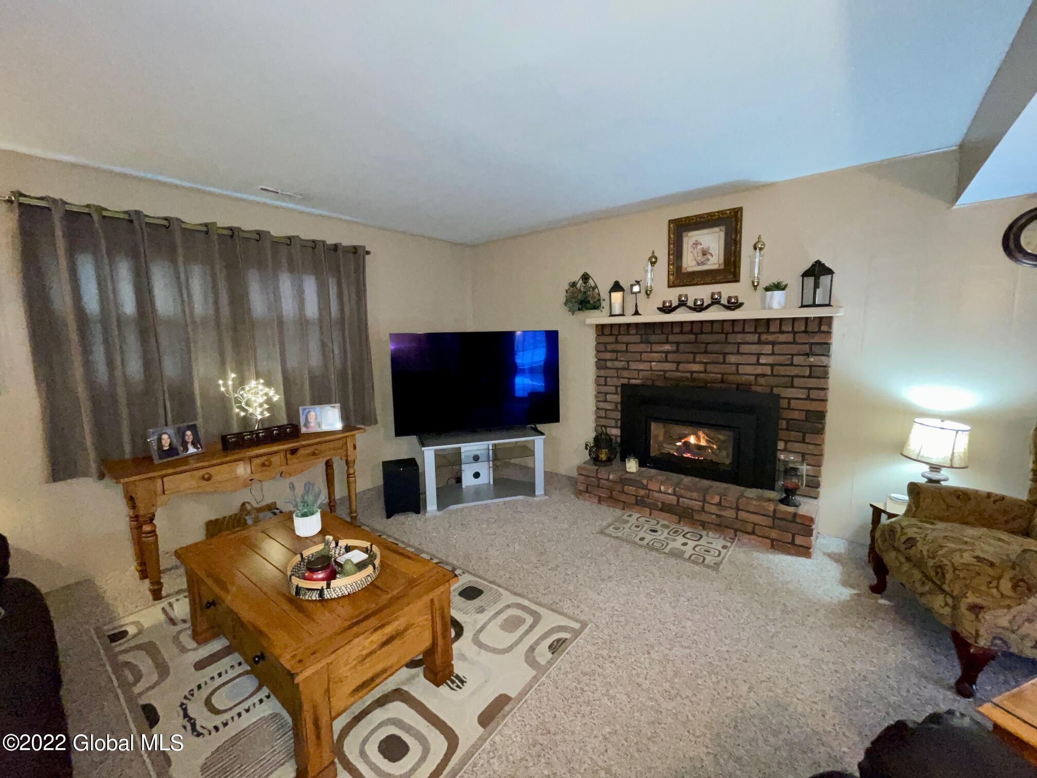135 Putnam Road Schenectady, NY 12306 - Photo 24 of 35 Family Room