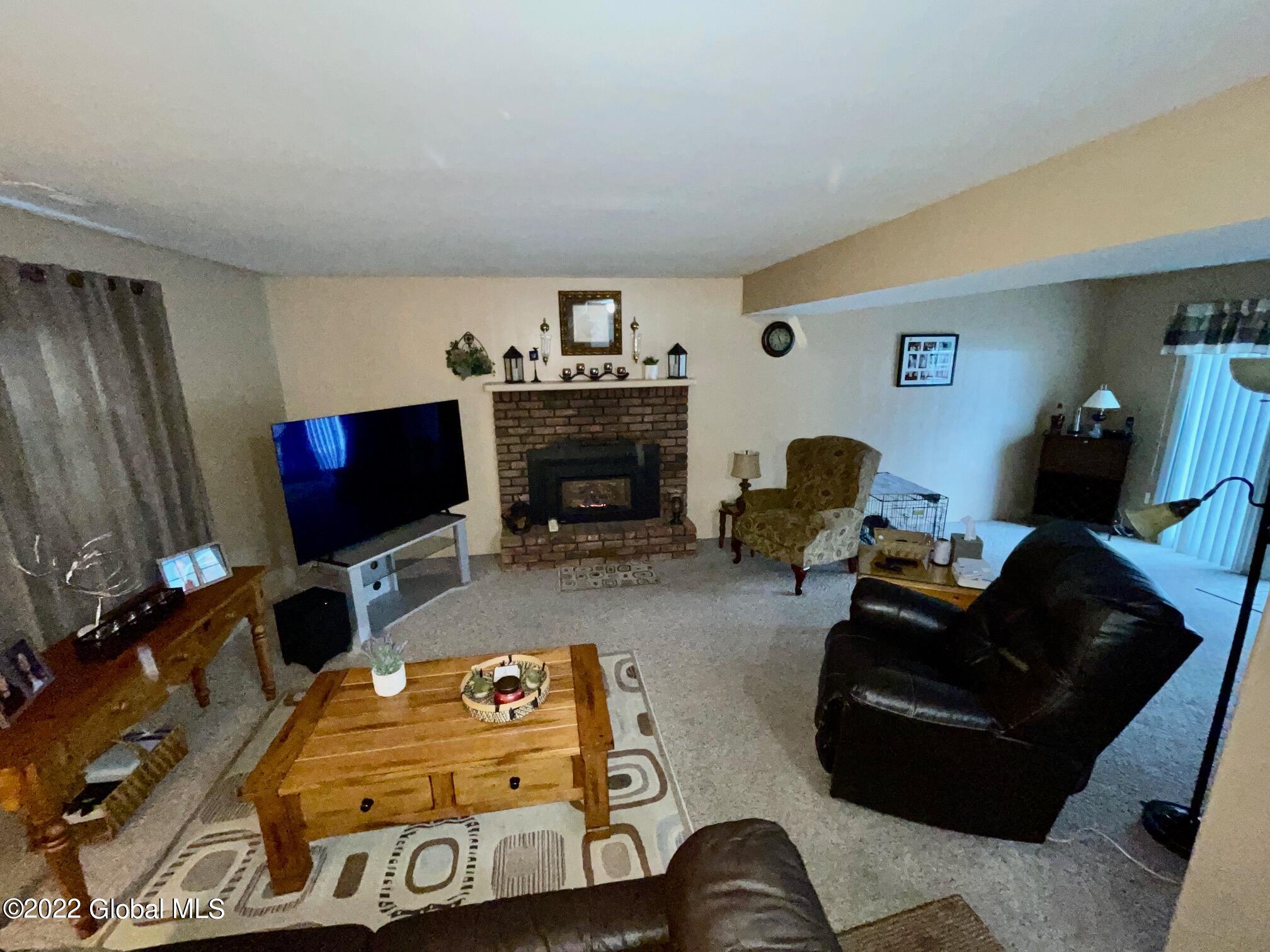 135 Putnam Road Schenectady, NY 12306 - Photo 25 of 35 Family Room