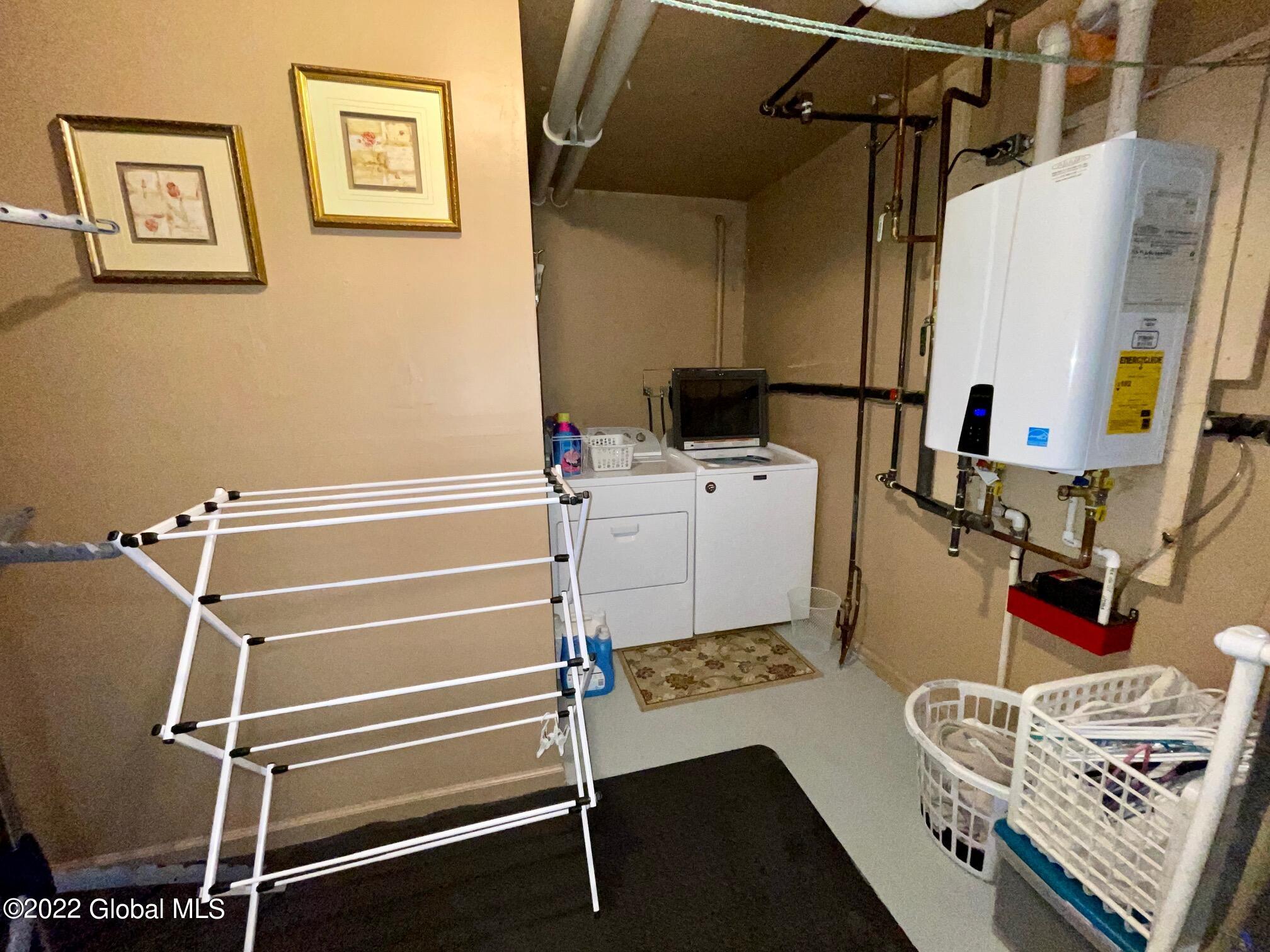 135 Putnam Road Schenectady, NY 12306 - Photo 28 of 35 Big Laundry Room