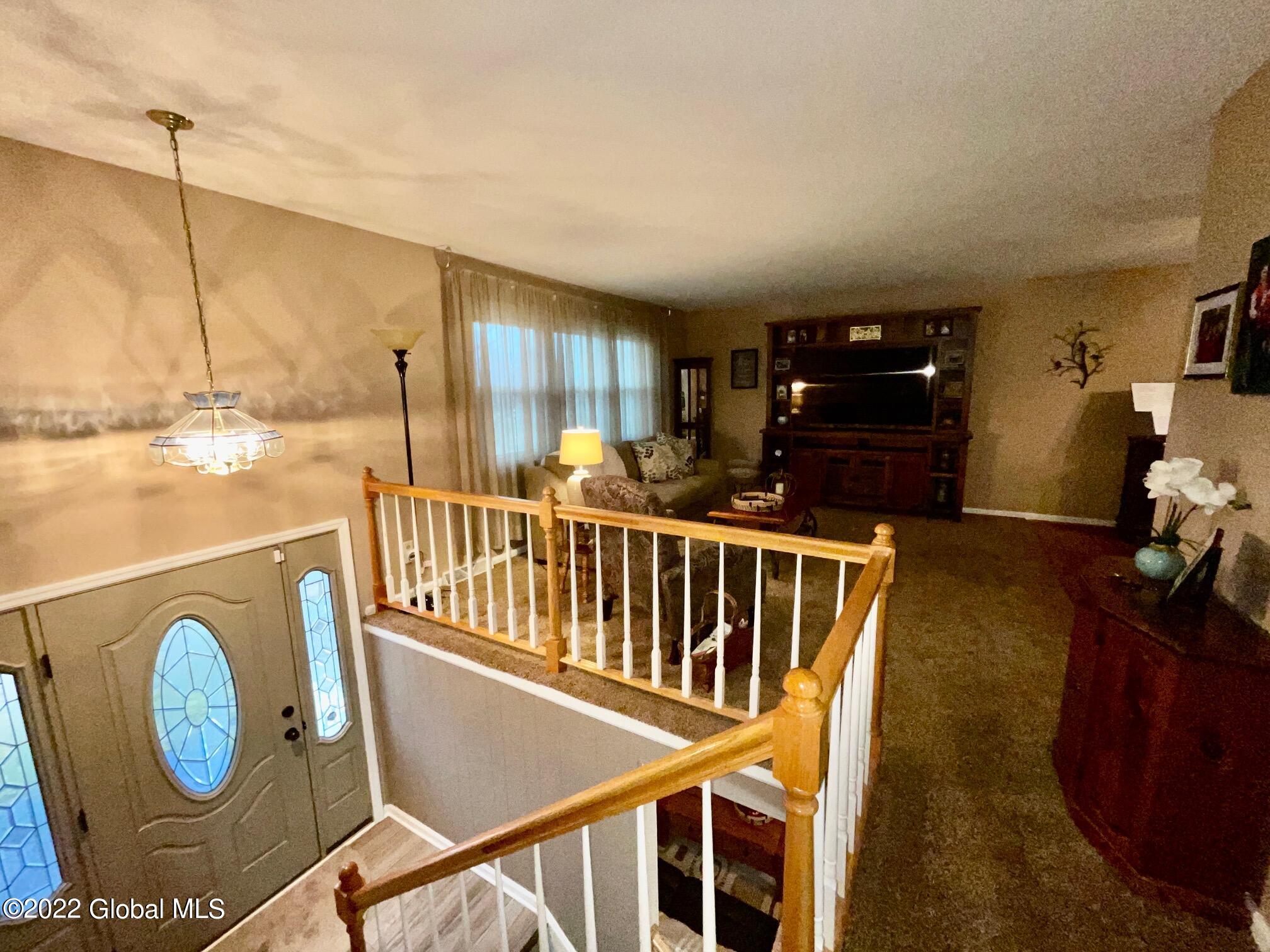 135 Putnam Road Schenectady, NY 12306 - Photo 8 of 35 Foyer into Living Rm