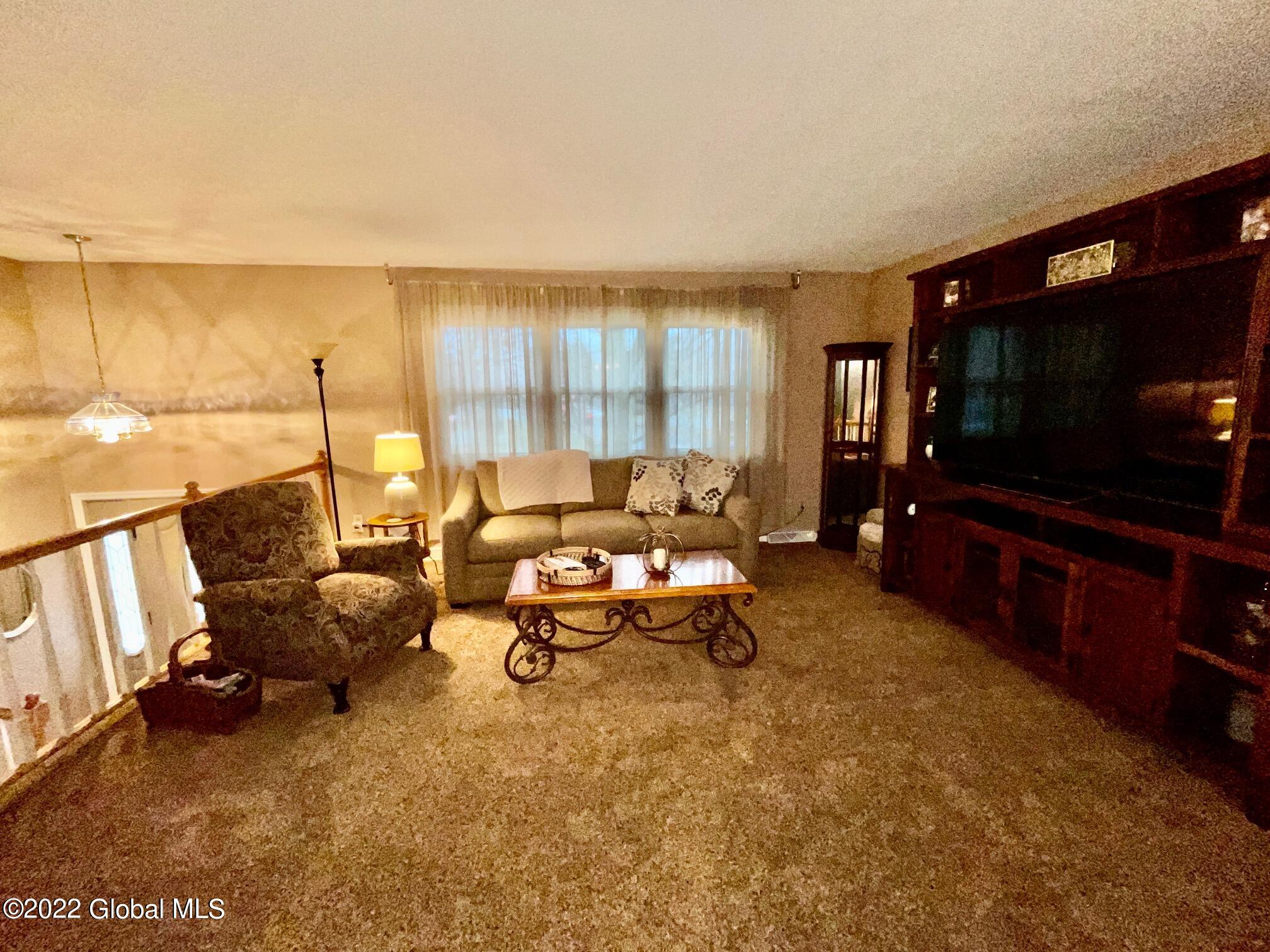 135 Putnam Road Schenectady, NY 12306 - Photo 9 of 35 Living Room
