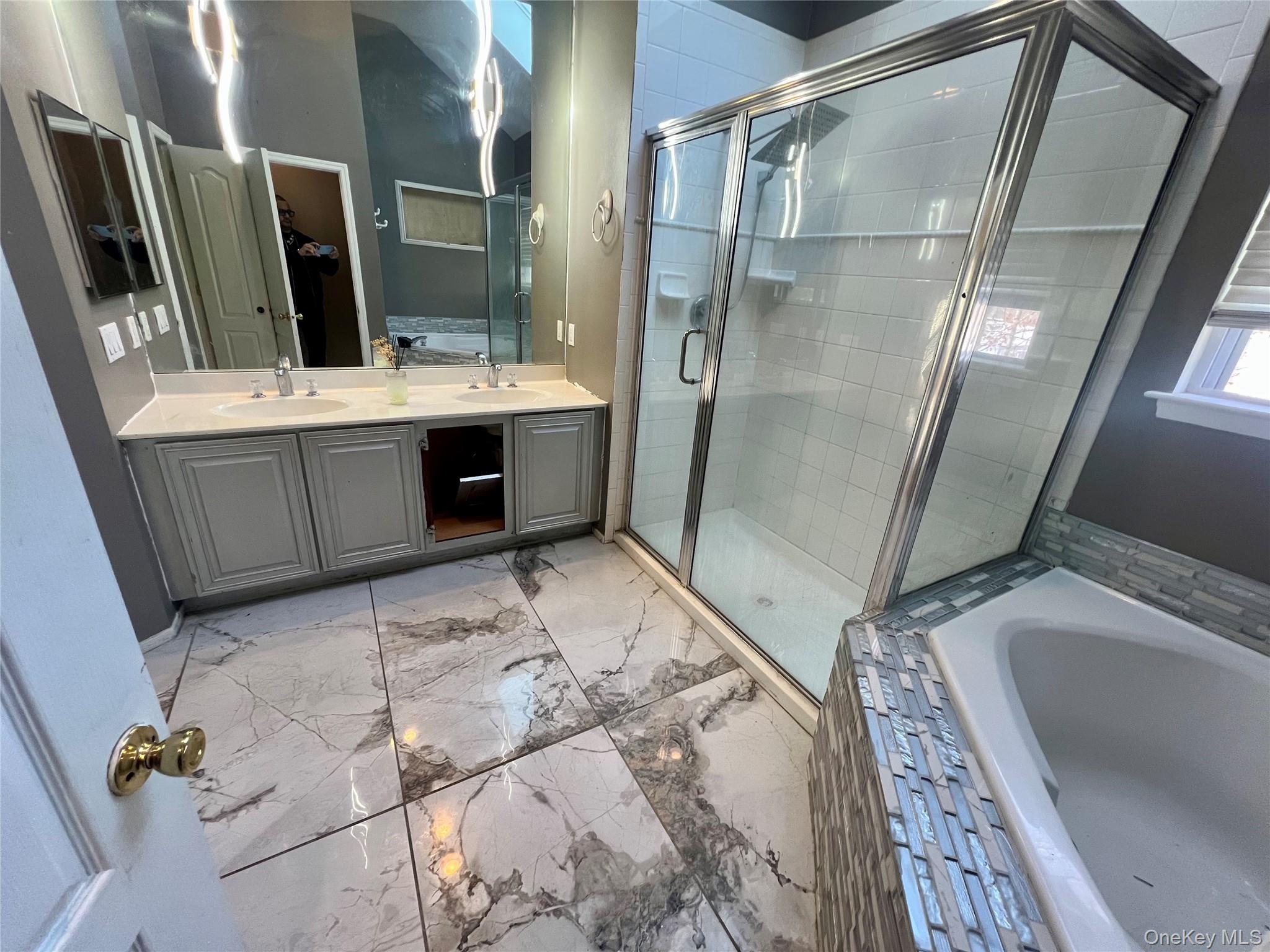 39 Independence Way Miller Place, NY 11764 - Photo 11 of 15