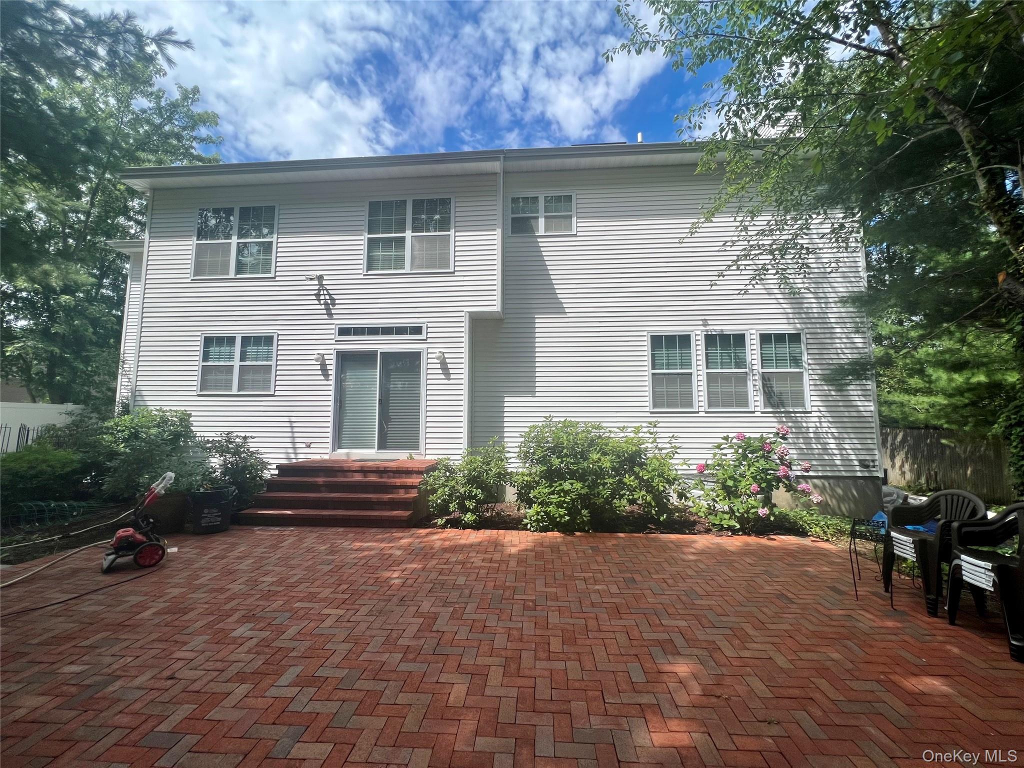 39 Independence Way Miller Place, NY 11764 - Photo 3 of 15