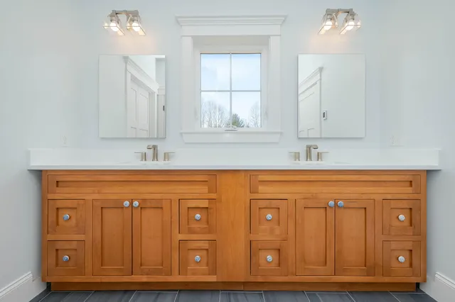 $1,379,000 | 18 Shipping Lane, Eliot, ME 03903