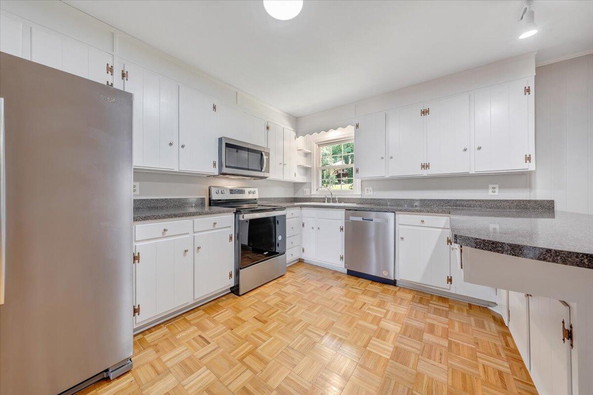 6018 Green Ridge Road Roanoke, VA 24017 - Photo 10 of 34 10-MIB04074