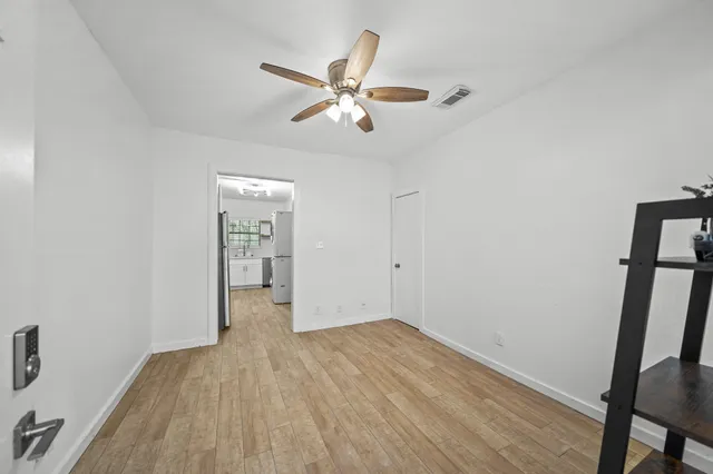 $1,195 | 701 28th Street, Unit B, Galveston, TX 77550