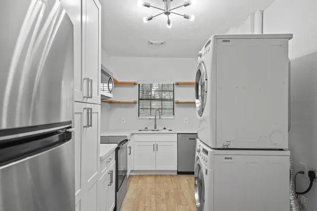 $1,195 | 701 28th Street, Unit B, Galveston, TX 77550