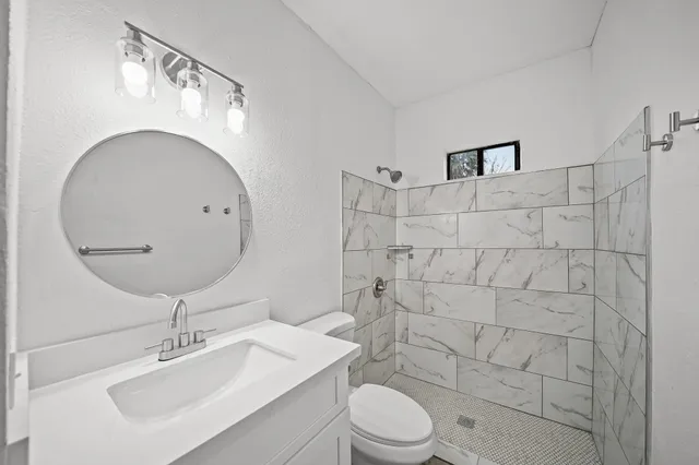 $1,195 | 701 28th Street, Unit B, Galveston, TX 77550