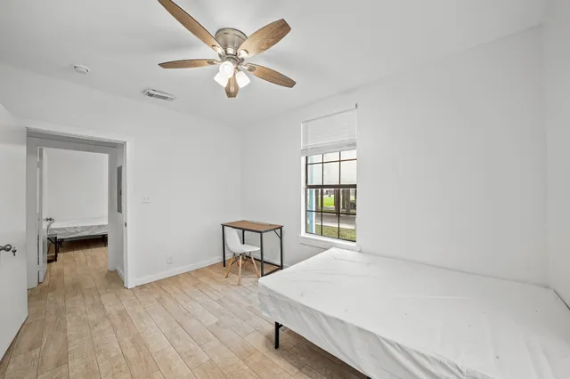 $1,195 | 701 28th Street, Unit B, Galveston, TX 77550