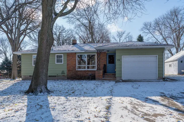 $219,900 | 776 East Prince Street, Lake Crystal, MN 56055