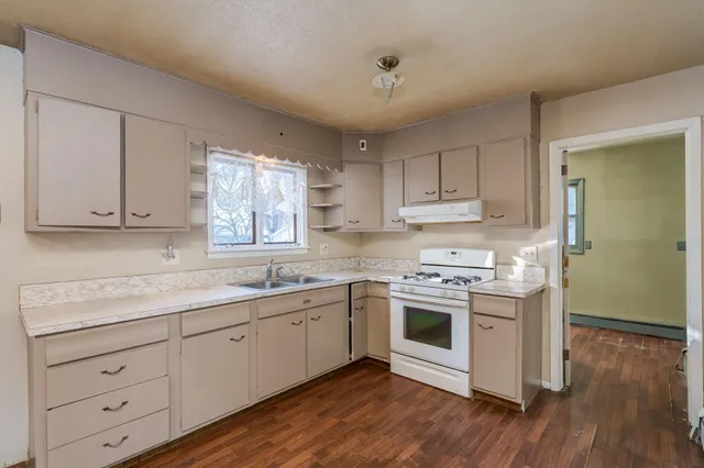 $219,900 | 776 East Prince Street, Lake Crystal, MN 56055