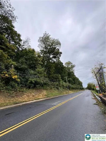 a view of a yard and basketball court