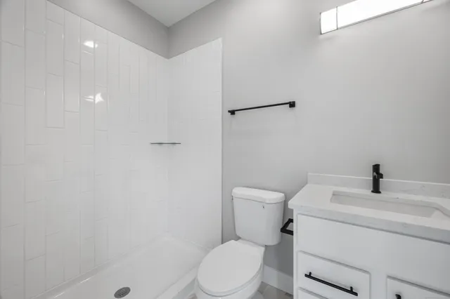 $385,000 | 300 Harbour Close, Unit R, New Haven, CT 06519