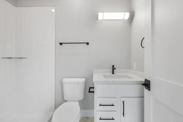 $385,000 | 300 Harbour Close, Unit R, New Haven, CT 06519