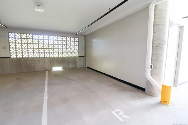 $385,000 | 300 Harbour Close, Unit R, New Haven, CT 06519