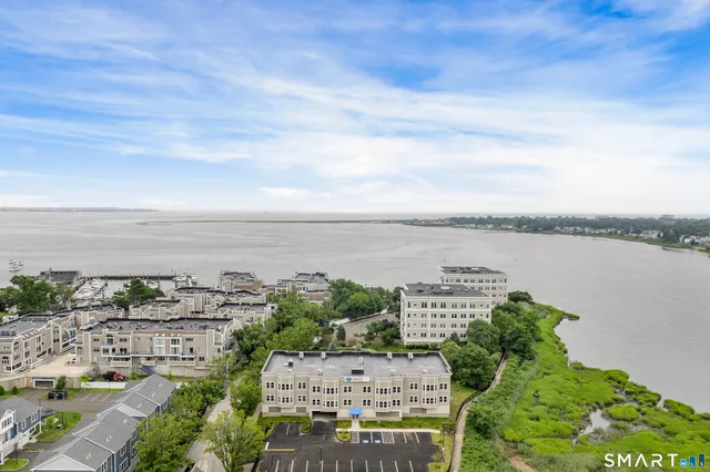 $385,000 | 300 Harbour Close, Unit R, New Haven, CT 06519