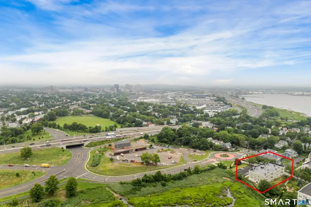 $385,000 | 300 Harbour Close, Unit R, New Haven, CT 06519