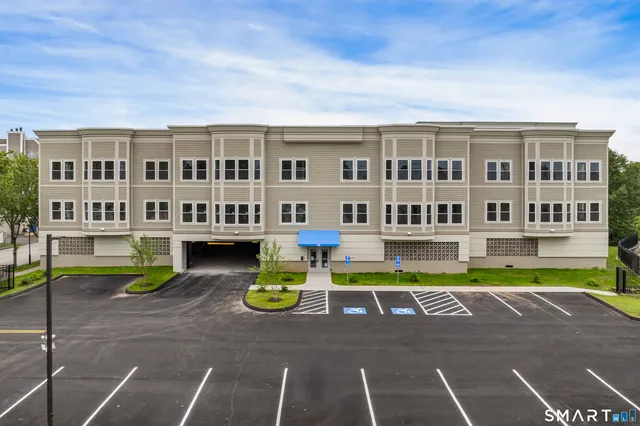 $385,000 | 300 Harbour Close, Unit R, New Haven, CT 06519